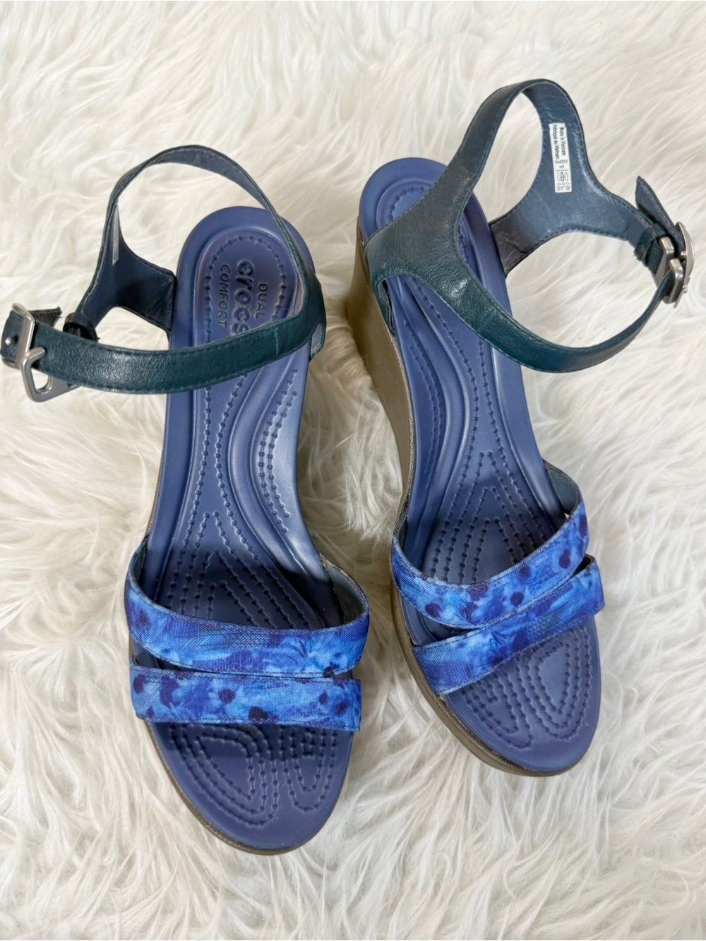 CROCS Women’s Size 9 Leigh II Ankle Strap Wedge Sandals Tie Dye Blue Open Toe